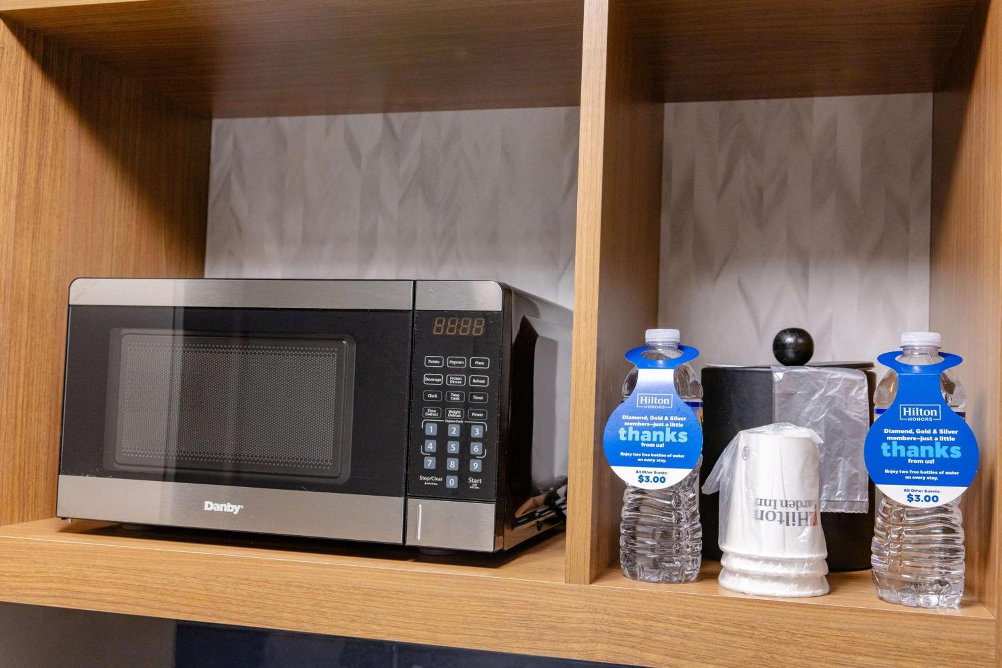 Hilton Garden Inn לייקווד מראה חיצוני תמונה